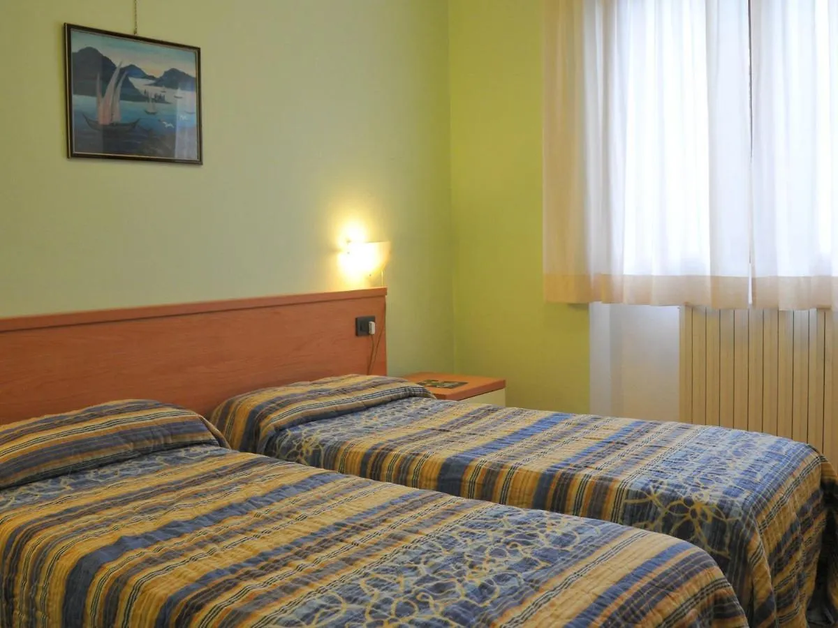 Cozy Holiday Home In Idro Lombardy With Private Garden Crone 0*,