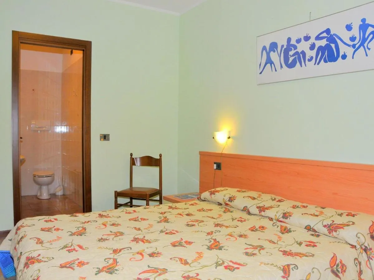 Cozy Holiday Home In Idro Lombardy With Private Garden Кроне